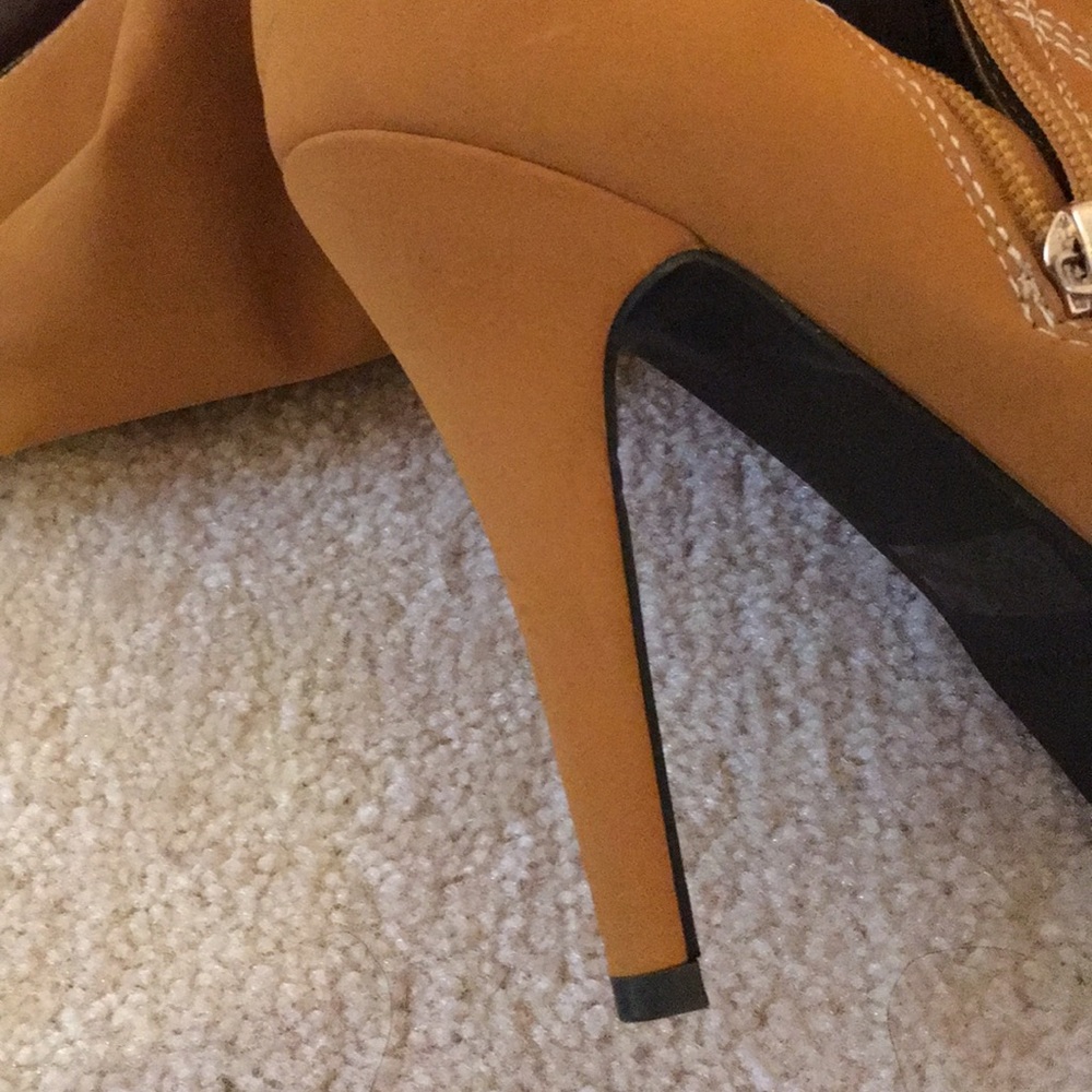 Boots - Picture 3 of 3